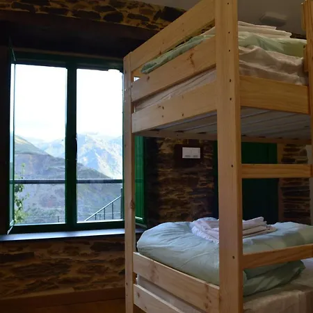 Eco Dos Teixos Hostal *