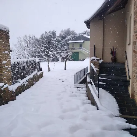 Eco Dos Teixos Hostal *