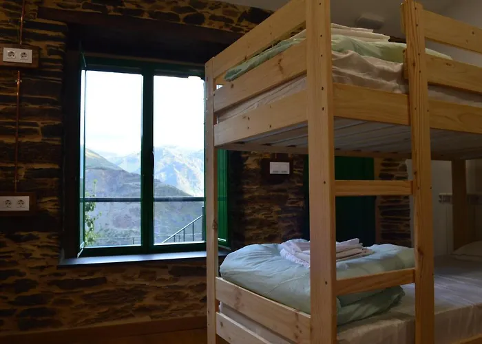 Eco Dos Teixos Vandrarhem *